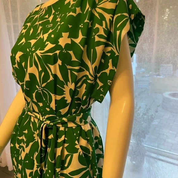 Green and White cocktail dress. Size 8. - Picture 4 of 5